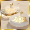 Goldenes Lotus-Medaillon